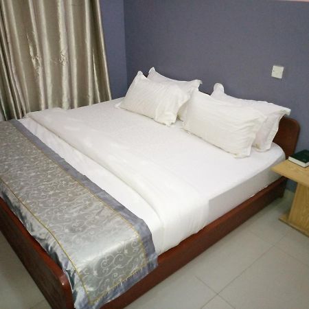 Glorious Hotel & Suites Ikotun Exterior foto
