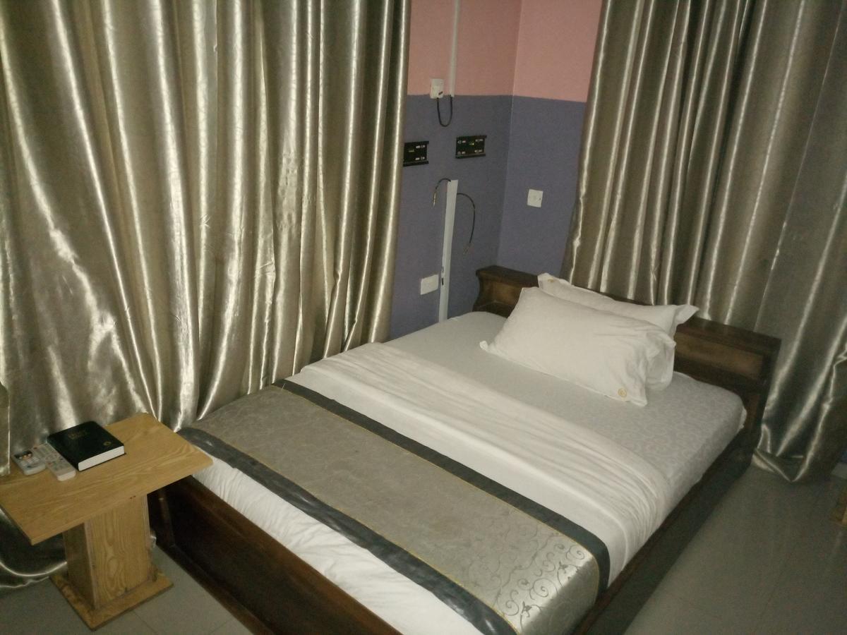 Glorious Hotel & Suites Ikotun Exterior foto