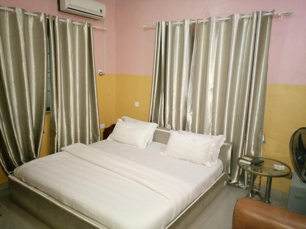 Glorious Hotel & Suites Ikotun Exterior foto